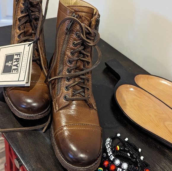Frye female boots - Picture 5 of 5